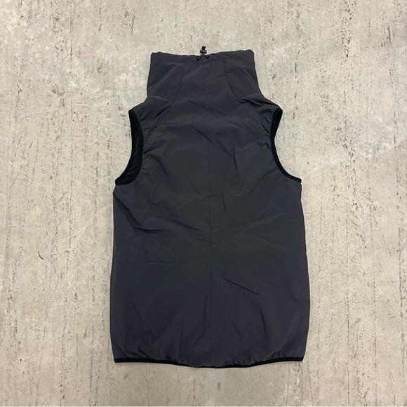 Nike WMNS AeroLayer FunnelNeck Training Vest Dark Grey Black WETPROOF 809260 010 - Picture 2 of 8